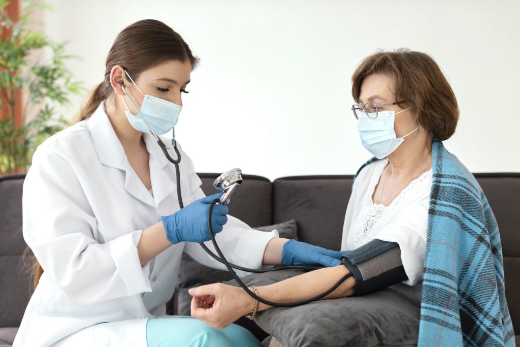 Enfermeros y médicos a domicilio